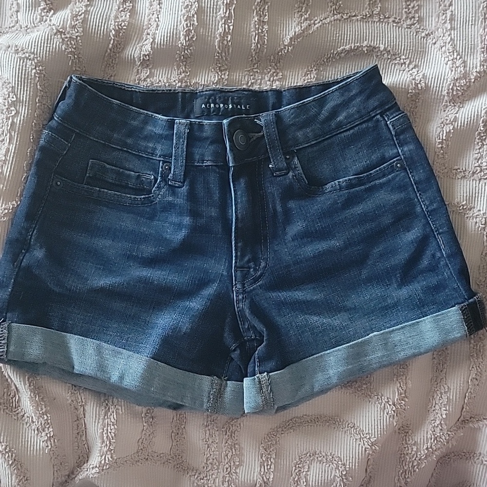 Aeropostale womens/juniors low rise midi Jean shorts, size 2.
